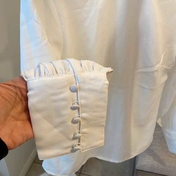 Dynamite Blouse - Picture 2 of 2